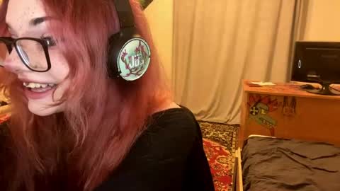 Snapshot of redheadcatxd chatting on May 1, 9:30 pm Eva online show from May 1, 9:30 pm
