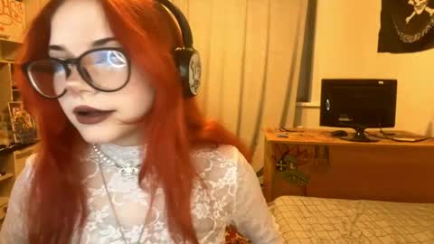 Snapshot of redheadcatxd chatting on May 12, 9:34 pm Eva online show from May 12, 9:34 pm