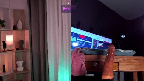 Snapshot of redjasmine_ chatting on June 19, 12:37 am Red Jasmine online show from June 19, 12:37 am