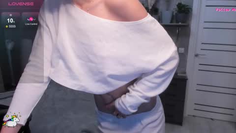 Snapshot of redmelissa chatting on October 24, 8:44 am Stephanie online show from October 24, 8:44 am