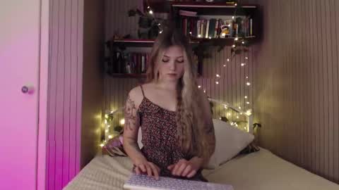 Ana online show from December 4, 9:18 am