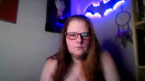 Snapshot of redqueen1078 chatting on October 21, 5:52 am JENJE online show from October 21, 5:52 am