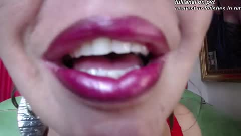 Snapshot of redroomxx chatting on February 3, 5:07 pm MIA online show from February 3, 5:07 pm