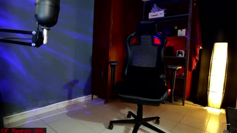 Red online show from December 18, 3:47 am