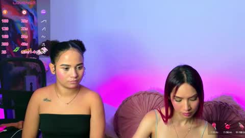 Snapshot of redyens_ chatting on March 21, 11:52 pm Anny online show from March 21, 11:52 pm