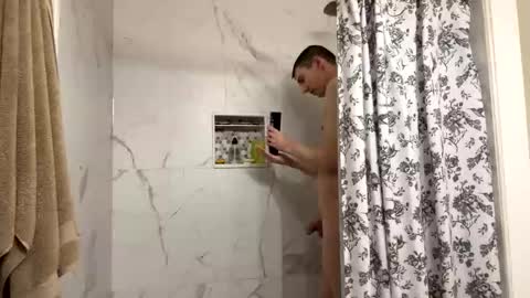 Snapshot of reelbigwang chatting on October 9, 10:41 pm reelbigwang online show from October 9, 10:41 pm