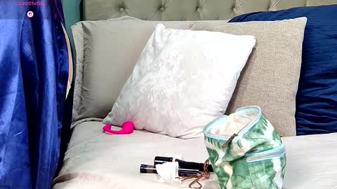 Yanella online show from October 25, 11:07 am