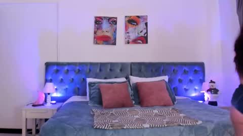 Regina online show from November 25, 1:00 pm