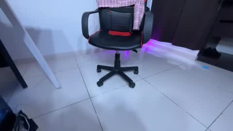 regina_mills_milk online show from January 15, 11:37 am