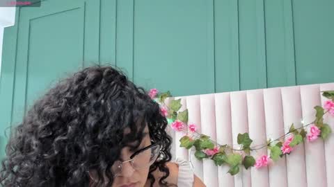 reginavegaa online show from January 23, 2:39 pm