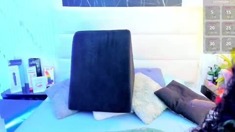 reginavegaa online show from October 27, 11:36 am