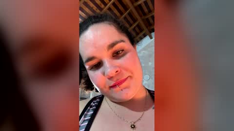 Snapshot of reichel05 chatting on February 19, 7:15 am reichel05 online show from February 19, 7:15 am