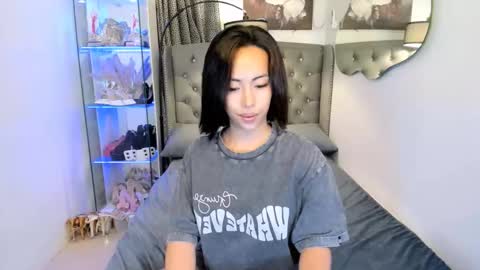 reighnempress online show from January 17, 1:05 pm