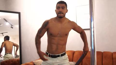 Snapshot of reik_von chatting on October 23, 12:15 pm Reik online show from October 23, 12:15 pm