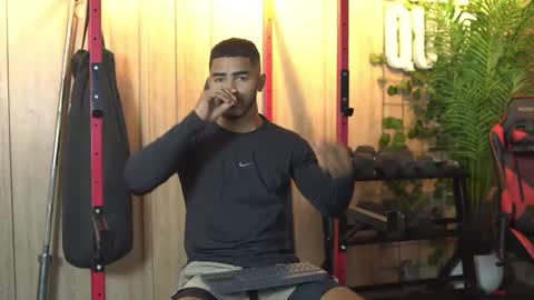 Snapshot of reik_von chatting on October 25, 12:02 pm Reik online show from October 25, 12:02 pm