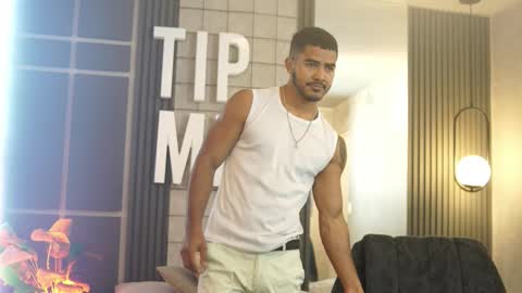 Snapshot of reik_von chatting on November 1, 12:07 pm Reik online show from November 1, 12:07 pm