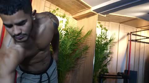 Snapshot of reik_von chatting on November 14, 12:48 pm Reik online show from November 14, 12:48 pm