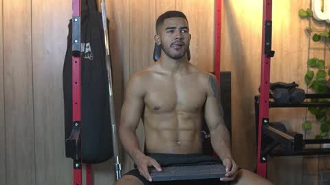 Snapshot of reik_von chatting on November 19, 12:16 pm Reik online show from November 19, 12:16 pm