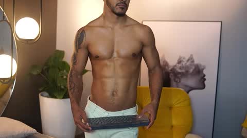 Snapshot of reik_von chatting on November 25, 12:16 pm Reik online show from November 25, 12:16 pm