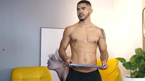 Snapshot of reik_von chatting on November 27, 12:07 pm Reik online show from November 27, 12:07 pm