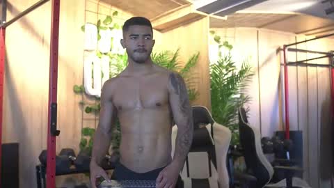 Snapshot of reik_von chatting on December 1, 12:21 pm Reik online show from December 1, 12:21 pm