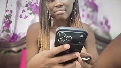 Snapshot of reina77xo chatting on February 10, 12:37 am reina77xo online show from February 10, 12:37 am