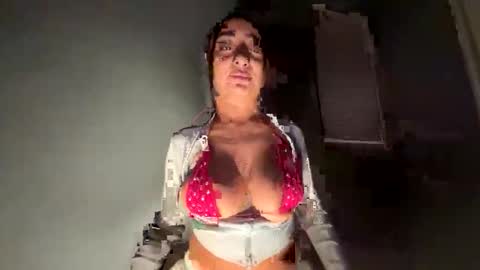 reinaassss online show from March 30, 5:41 am