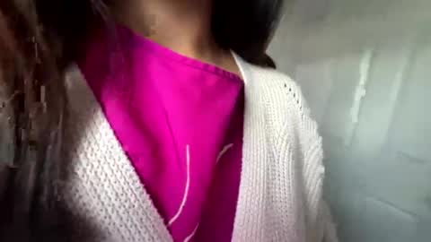 reinaassss online show from April 16, 2:29 pm