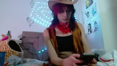 reiv_femboy online show from December 16, 4:17 am