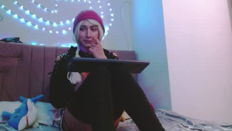 reiv_femboy online show from March 22, 5:33 am