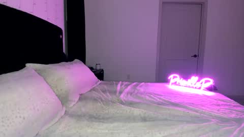 Priscilla online show from December 10, 3:20 am