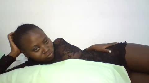 Snapshot of remmy_luna chatting on February 18, 8:58 pm Remmy luna online show from February 18, 8:58 pm