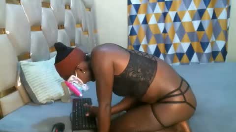 remmyqueen online show from April 2, 9:12 pm