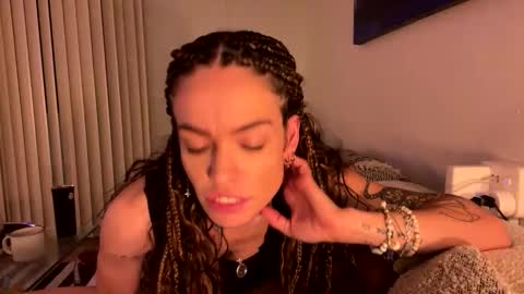Snapshot of remyveloura chatting on May 15, 5:47 am Remy online show from May 15, 5:47 am