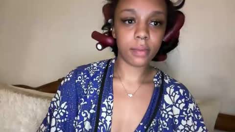 Snapshot of renaeesasha chatting on March 2, 5:41 am renaeesasha online show from March 2, 5:41 am