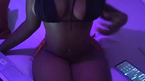 Snapshot of renal_queen chatting on October 22, 11:21 am renal_queen online show from October 22, 11:21 am