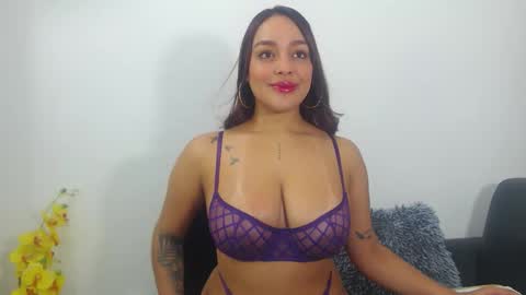 renatabrownn28 online show from March 30, 7:20 am