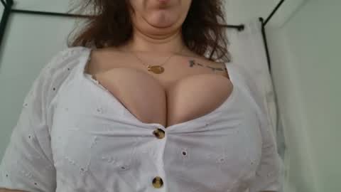 Snapshot of renattabigboobs chatting on February 27, 11:41 am Renatta online show from February 27, 11:41 am