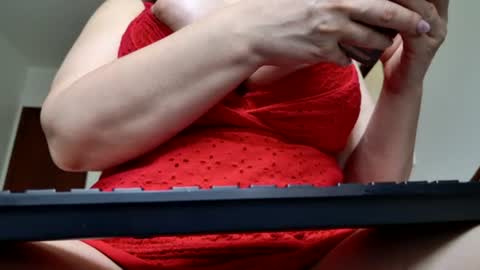 Snapshot of renattabigboobs chatting on June 28, 9:37 am Renatta online show from June 28, 9:37 am