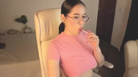 renaxi_smith online show from November 1, 7:49 pm