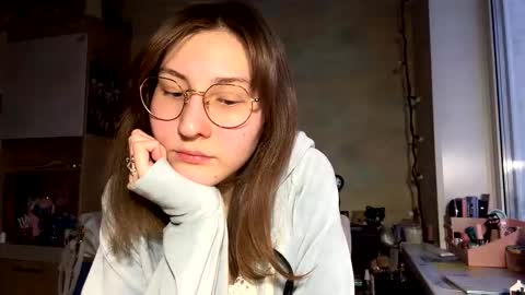 Mia online show from February 4, 1:50 pm