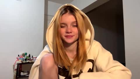 Snapshot of rendabecnel chatting on February 7, 1:09 am Tiffany online show from February 7, 1:09 am