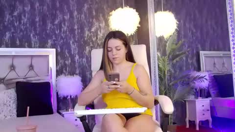 renesmesweet online show from January 12, 7:02 am