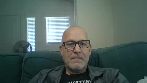 Snapshot of renewaz chatting on February 15, 5:53 pm Renewaz online show from February 15, 5:53 pm