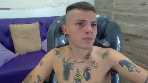 Snapshot of rennesanti chatting on December 5, 7:05 am R E N E online show from December 5, 7:05 am