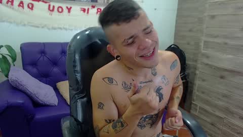 Snapshot of rennesanti chatting on December 6, 4:14 am R E N E online show from December 6, 4:14 am