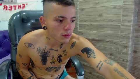 Snapshot of rennesanti chatting on December 7, 4:09 am R E N E online show from December 7, 4:09 am