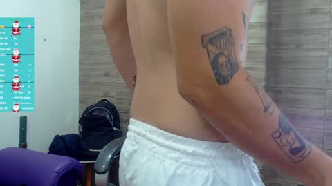 Snapshot of rennesanti chatting on December 19, 4:23 am R E N E online show from December 19, 4:23 am