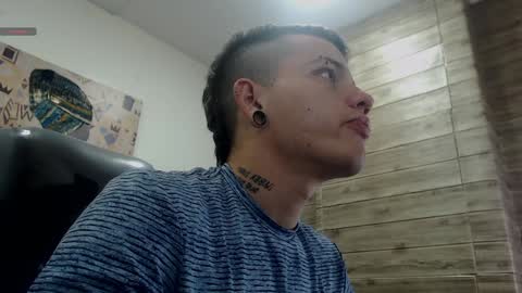 Snapshot of rennesanti chatting on December 28, 4:19 am R E N E online show from December 28, 4:19 am