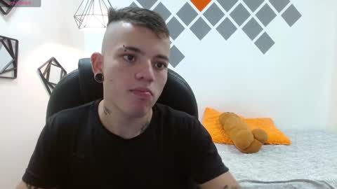 Snapshot of rennesanti chatting on December 31, 6:57 pm R E N E online show from December 31, 6:57 pm